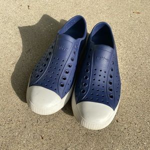 Native Jefferson Navy Womens Size 7 (mens size 5)